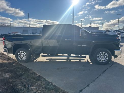 Used 2024 Chevrolet Silverado 2500 LTZ w/ LTZ Premium Package image 6