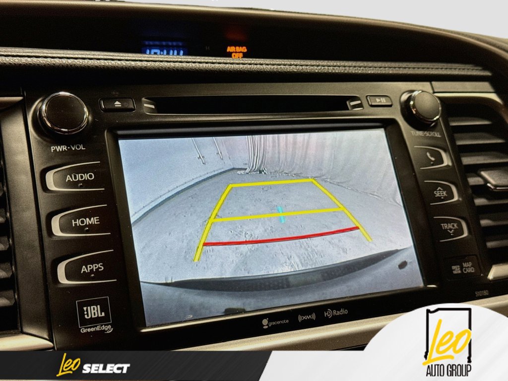 Used 2018 Toyota Highlander Limited w/ Carpet Mat Package (TMS) FWD image 16