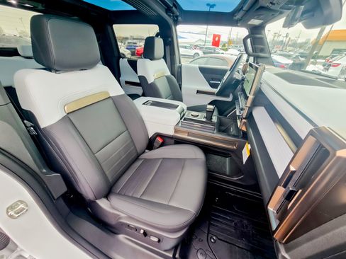 Used 2024 GMC Hummer EV 2X w/ LPO, Illumination Package image 40