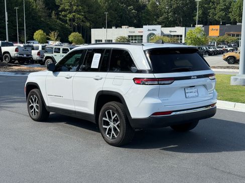 Used 2024 Jeep Grand Cherokee Limited AWD/4WD image 3