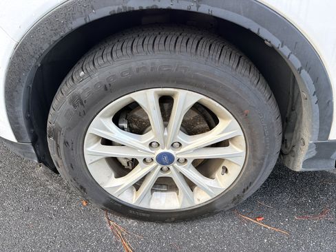 Used 2018 Ford Escape SE w/ Ford Safe & Smart Package FWD image 8