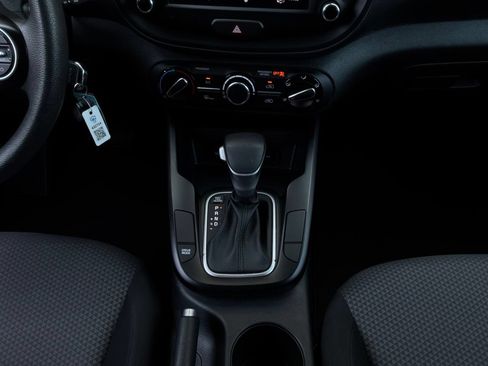 Used 2025 Kia Soul LX w/ LX Technology Package FWD image 13