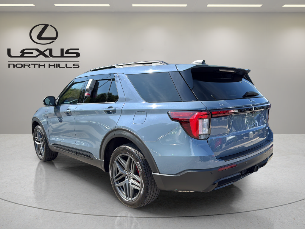 Used 2025 Ford Explorer ST-Line w/ Premium Package AWD/4WD image 8