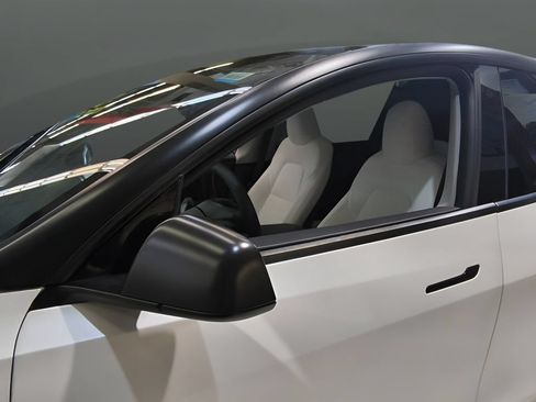 Used 2023 Tesla Model Y Performance AWD/4WD image 30
