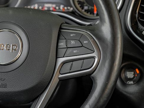 Used 2020 Jeep Cherokee Limited image 27