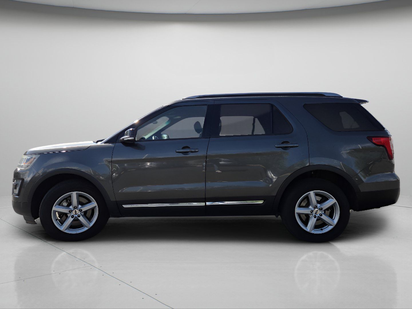 Used 2016 Ford Explorer XLT AWD/4WD image 17
