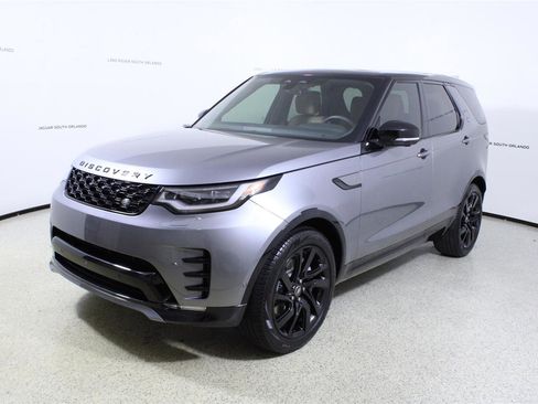 Used 2025 Land Rover Discovery Dynamic SE AWD/4WD image 4