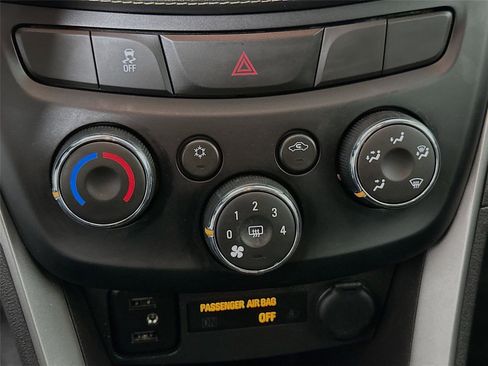 Used 2020 Chevrolet Trax LT image 9