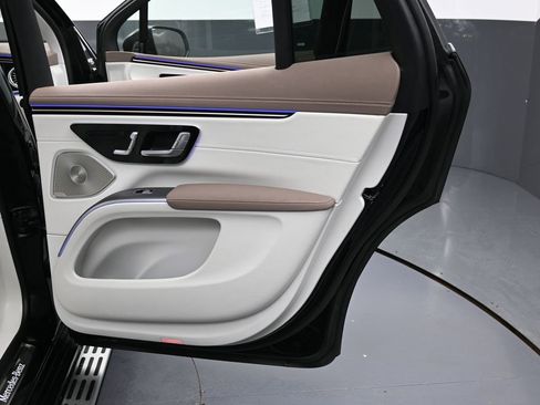 Used 2023 Mercedes-Benz EQS 580 4MATIC SUV image 38