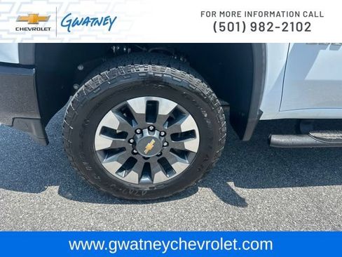 Used 2021 Chevrolet Silverado 2500 Custom w/ Custom Value Package AWD/4WD image 9