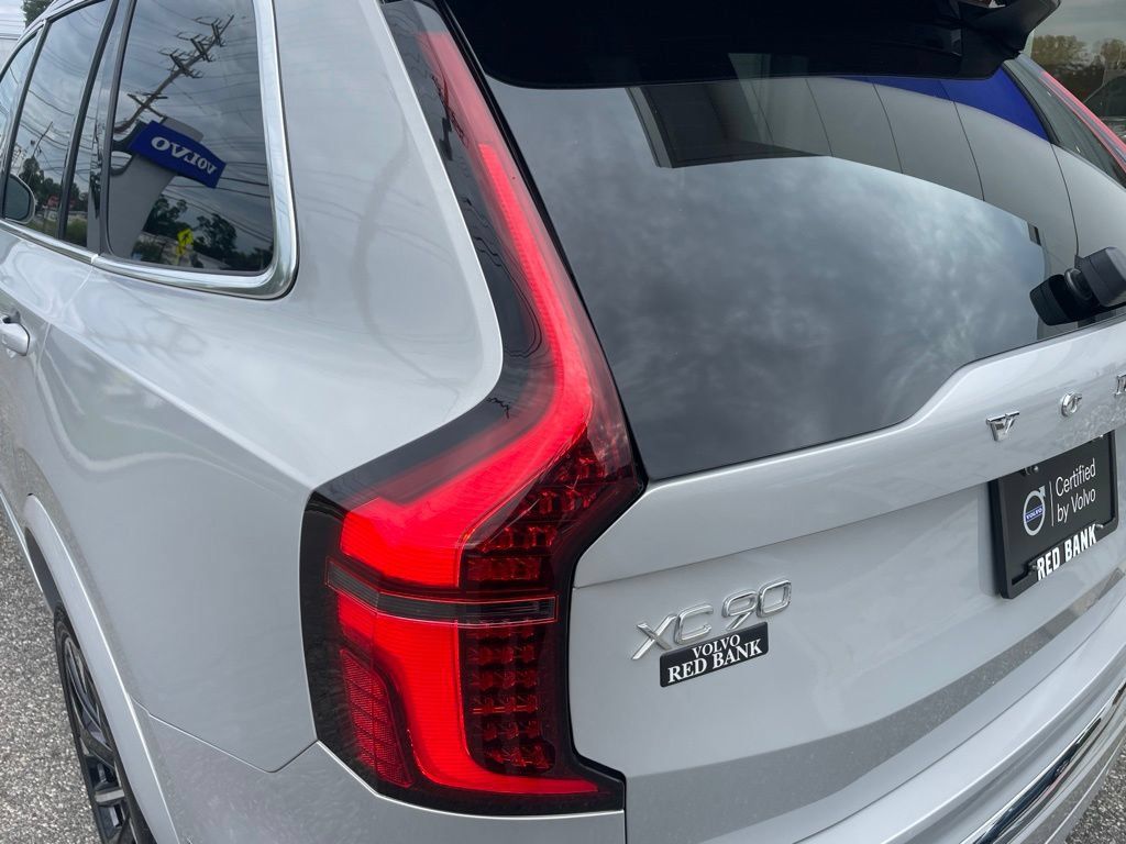 Used 2025 Volvo XC90 B6 Plus AWD/4WD image 11