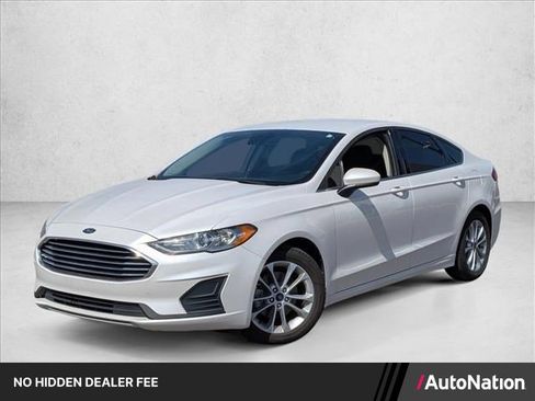 Used 2019 Ford Fusion SE FWD image 1