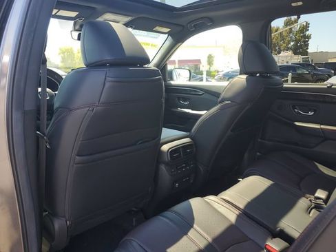 Certified 2025 Honda Pilot Black Edition image 15