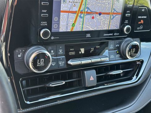 Used 2021 Toyota Highlander XSE FWD image 35