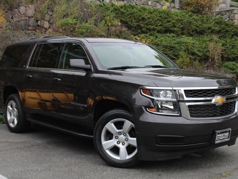 Used 2015 Chevrolet Suburban LT image 4