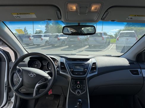 Used 2016 Hyundai Elantra SE w/ Option Group 02 FWD image 7
