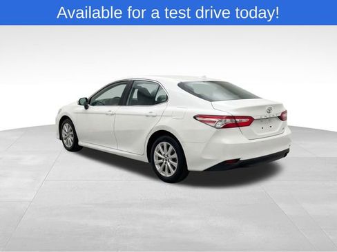 Used 2025 Toyota Camry LE image 3