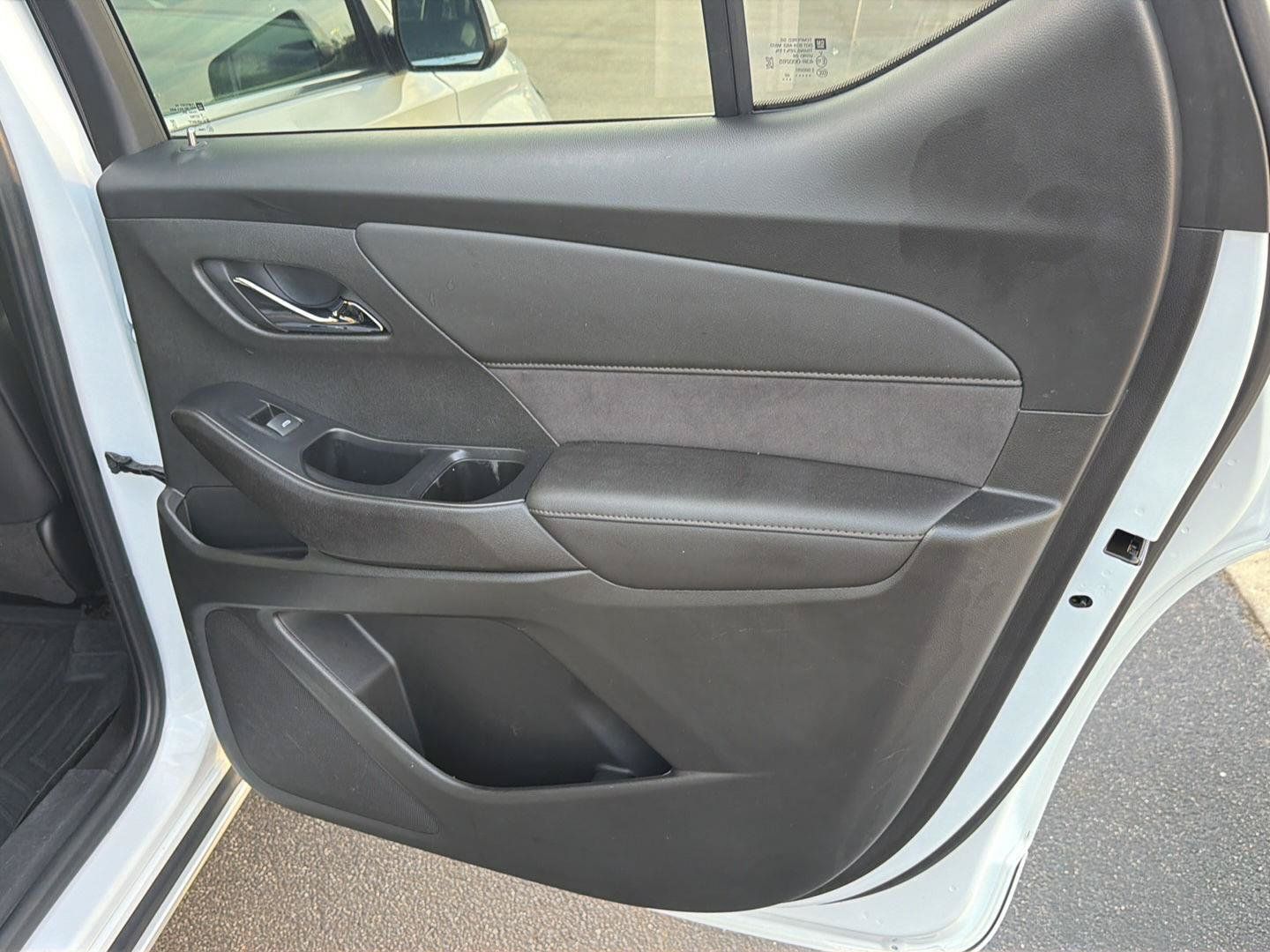Used 2022 Chevrolet Traverse High Country FWD image 16