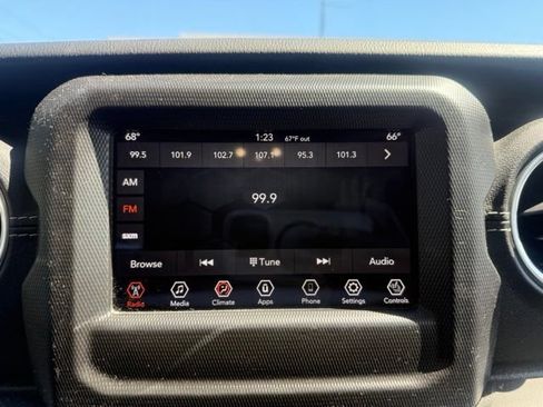 Used 2019 Jeep Wrangler Unlimited Sahara w/ LED Lighting Group AWD/4WD image 35