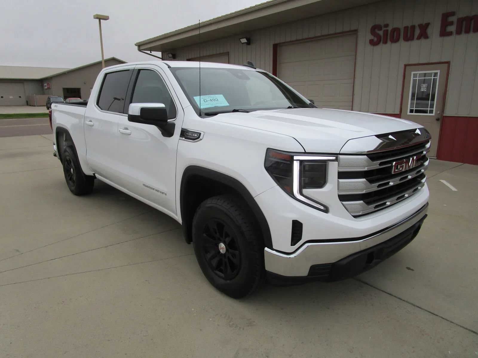 Used 2024 GMC Sierra 1500 SLE AWD/4WD image 9