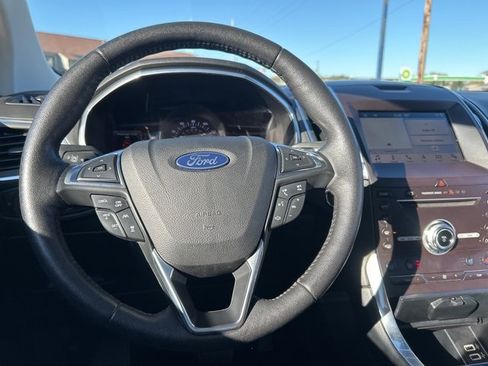 Used 2019 Ford Edge Titanium w/ Equipment Group 301A AWD/4WD image 27