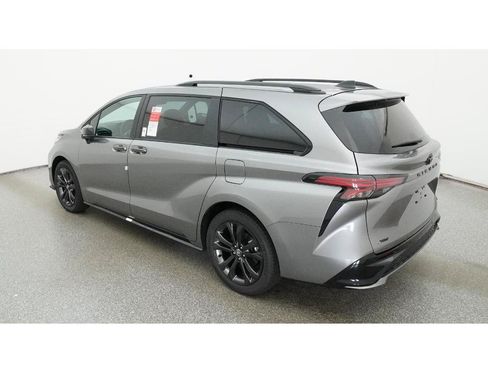 New 2026 Toyota Sienna XSE FWD image 5
