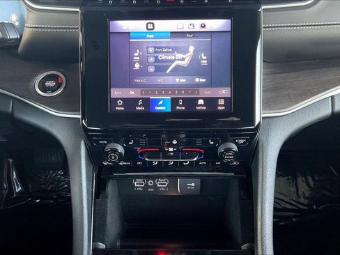 Used 2022 Jeep Grand Cherokee L Limited w/ Trailer Tow Group (B) image 9