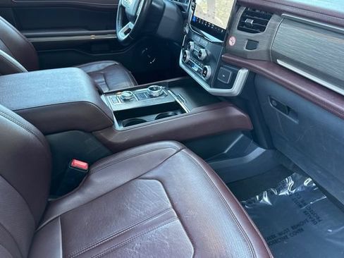 Used 2023 Ford Expedition Limited AWD/4WD image 20
