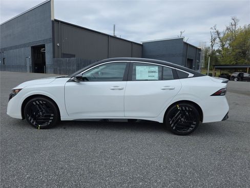 New 2026 Nissan Sentra SR w/ Floor Mat Package FWD image 8