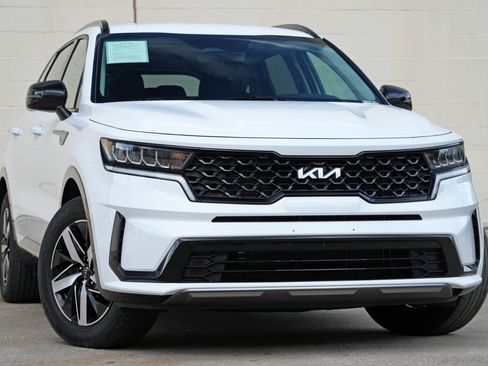 Used 2022 Kia Sorento S FWD image 2
