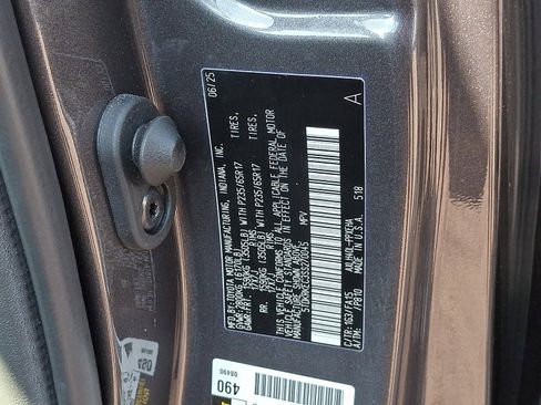 Used 2025 Toyota Sienna LE FWD image 27