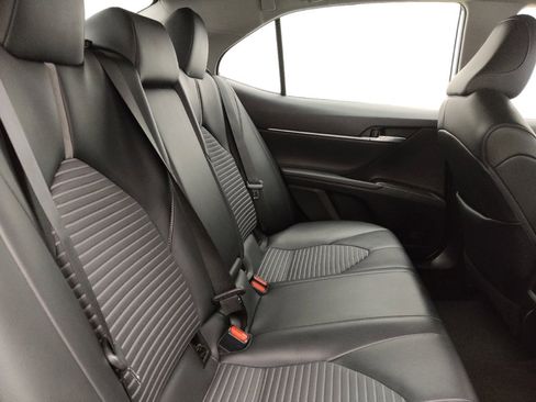 Used 2021 Toyota Camry SE image 19