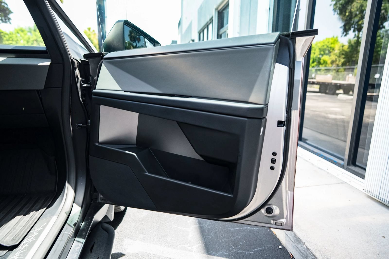 Used 2024 Tesla Cybertruck AWD Crew Cab image 18