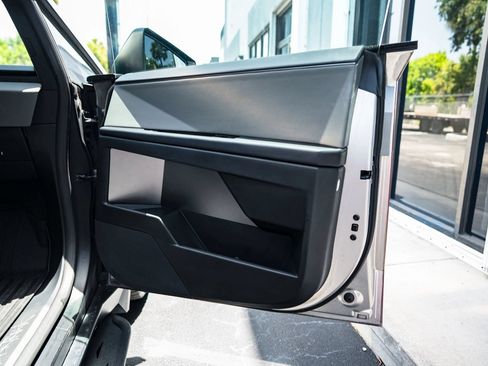 Used 2024 Tesla Cybertruck AWD Crew Cab image 18