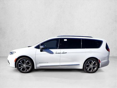 New 2026 Chrysler Pacifica Pinnacle image 2