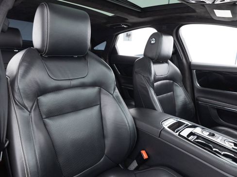 Used 2015 Jaguar XJ RWD image 26