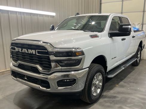 Used 2026 RAM 2500 Big Horn AWD/4WD image 3