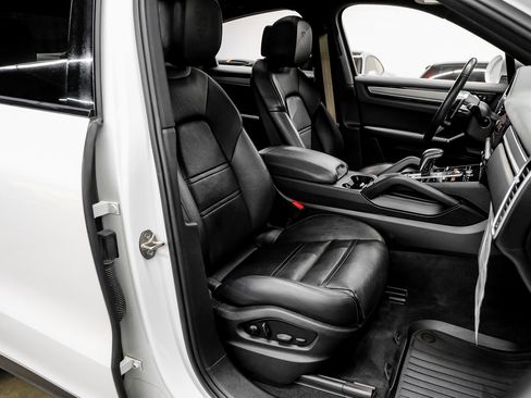 Used 2023 Porsche Cayenne Base image 45