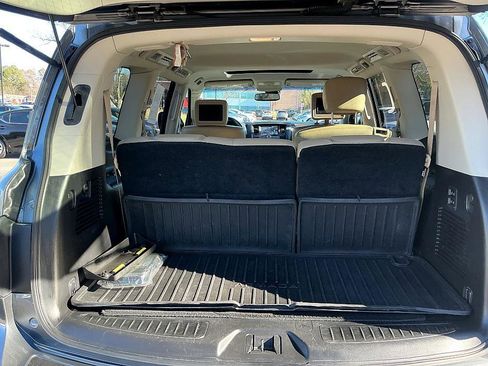 Used 2017 Nissan Armada Platinum w/ Interior Lighting Package image 28