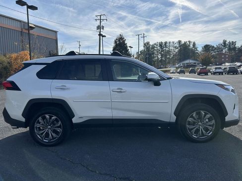 Used 2022 Toyota RAV4 Limited image 8