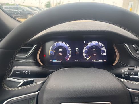 Used 2025 Jeep Grand Cherokee Altitude AWD/4WD image 9