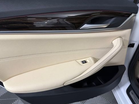 Used 2023 BMW 530i w/ Convenience Package image 26