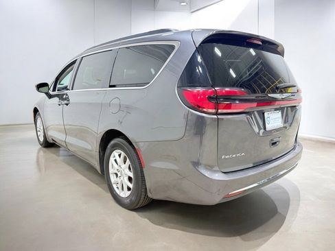 Used 2022 Chrysler Pacifica Touring-L image 8