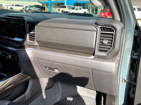 Used 2025 Chevrolet Silverado 1500 LT Trail Boss w/ Convenience Package II AWD/4WD image 16