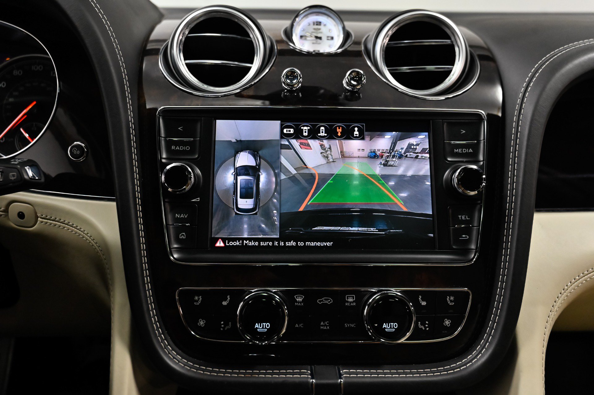 Used 2018 Bentley Bentayga w/ Black Specification AWD/4WD image 65