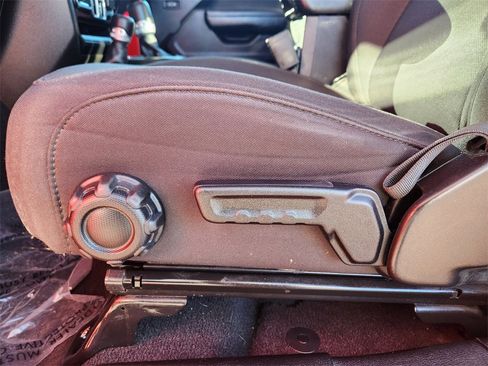 Used 2023 Jeep Gladiator Sport image 14