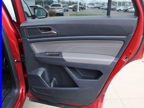 Used 2022 Volkswagen Atlas Cross Sport SEL R-Line image 25