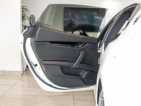 Used 2023 Maserati Quattroporte Modena Q4 AWD/4WD image 38