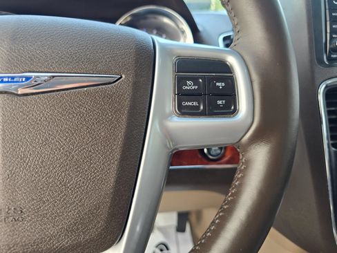 Used 2014 Chrysler Town & Country Touring-L w/ Driver Convenience Group FWD image 30