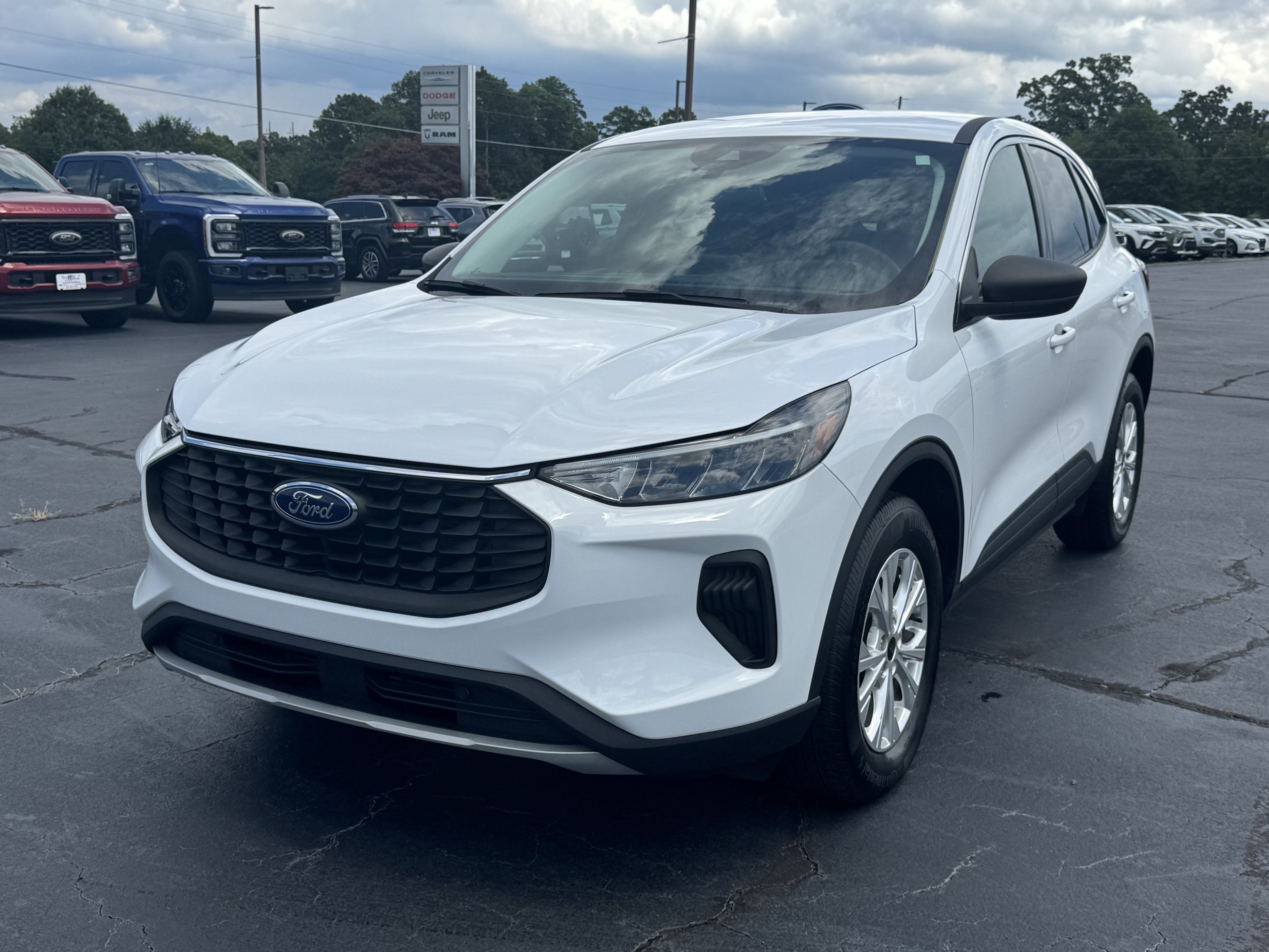 Used 2024 Ford Escape Active AWD/4WD image 2